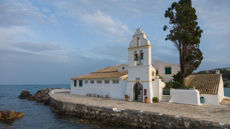 ΔΕΚΑΠΕΝΤΑΥΓΟΥΣΤΟΣ: Η Παναγιά της Κέρκυρας τιμάται σε δεκάδες εκκλησίες και μοναστήρια του νησιού
