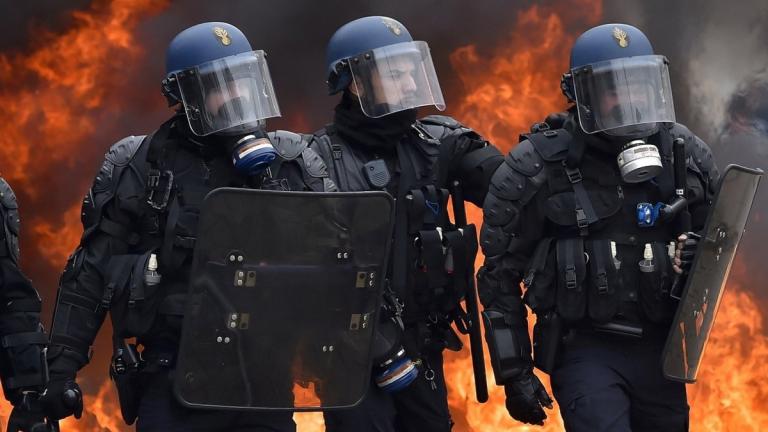 "Φλέγεται" το Παρίσι από επεισόδια μεταξύ αστυνομίας και φοιτητών