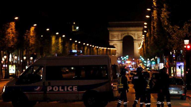 Τρομοκρατικό χτύπημα στο Παρίσι: 1 νεκρός και 2 τραυματίες αστυνομικοί με ευθύνη του ISIS