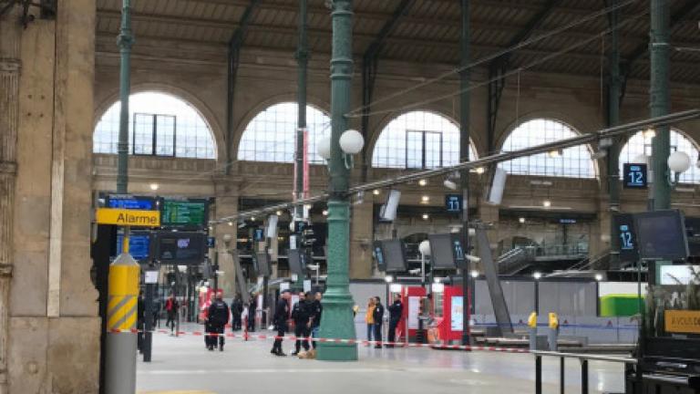 Συνελήφθη άνδρας που απείλησε με μαχαίρι αστυνομικό στον σταθμό Γκαρ ντι Νορ στο Παρίσι (ΒΙΝΤΕΟ)