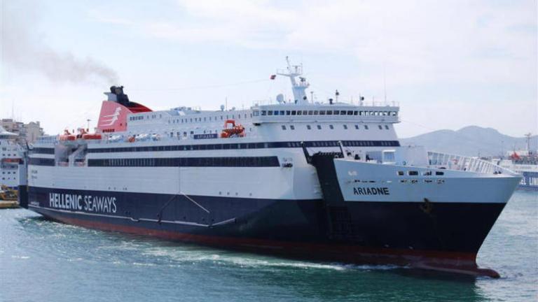 	Στο λιμάνι του Πειραιά για να ελεγχθεί επιστρέφει το πλοίο "Αριάδνη" λόγω πρόσκρουσής του στον προβλήτα κατά τον απόπλου