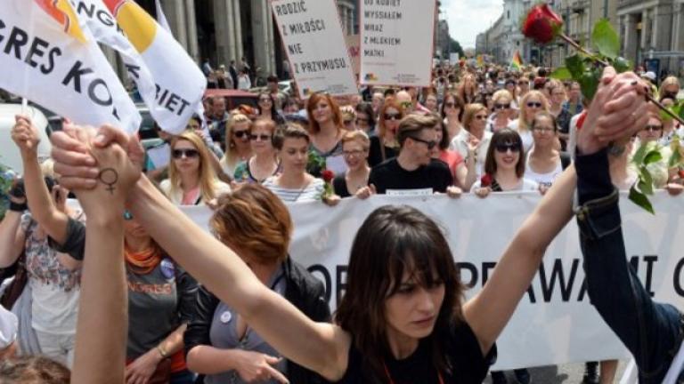 Όλες στους δρόμους! Οι Πολωνές κατά της απαγόρευσης των αμβλώσεων