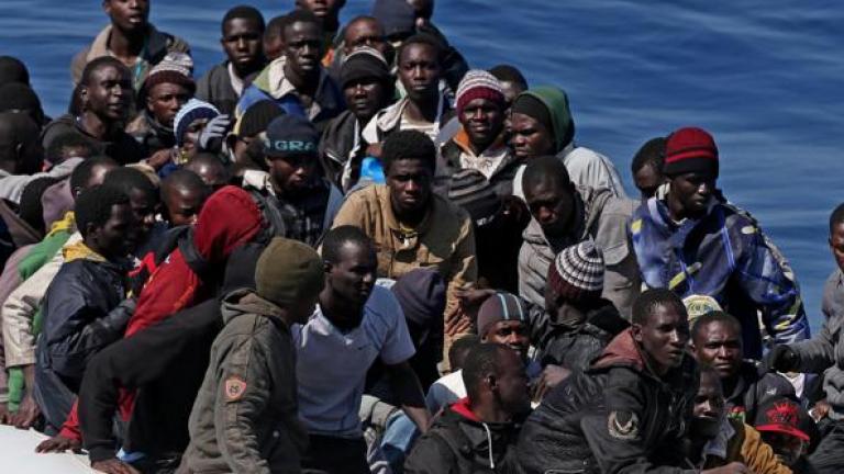 Επιχείρηση διάσωσης ναυαγών προσφύγων σε εξέλιξη ανοιχτά της Λιβύης