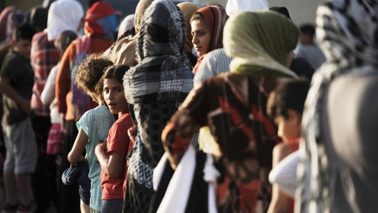 Παραμένουν στον Πειραιά 2.680 μετανάστες και πρόσφυγες