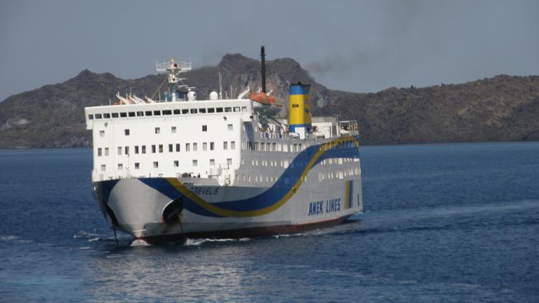 Πρόσκρουση του επιβατηγού πλοίου «Πρέβελης» στο λιμάνι της Κάσου