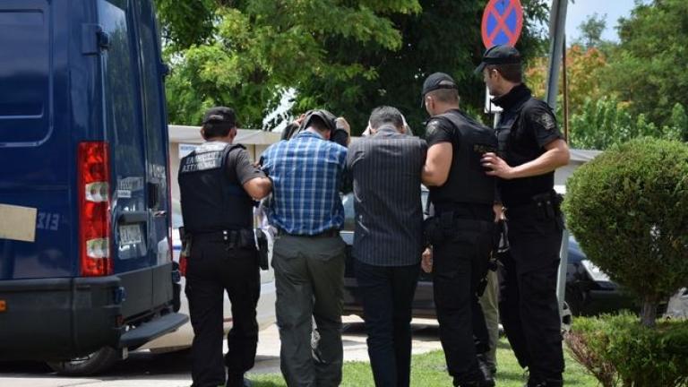 Αφέθηκαν ελεύθεροι οι 8 Τούρκοι στρατιωτικοί χθες για να συλληφθούν ξανά σήμερα