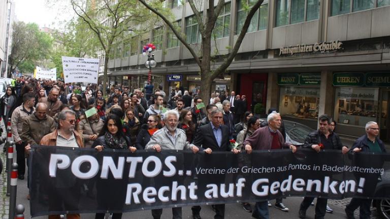 Πορεία στη Στουτγκάρδη με αίτημα τη διεθνή αναγνώριση της γενοκτονίας των Ποντίων (PHOTOS)
