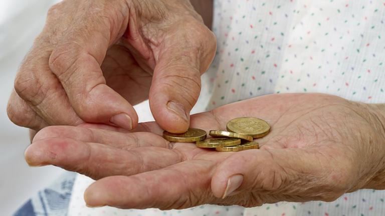 Όλοι οι συνταξιούχοι θα πληρωθούν 11 αντί για 12 επικουρικές συντάξεις ως το τέλος του χρόνου