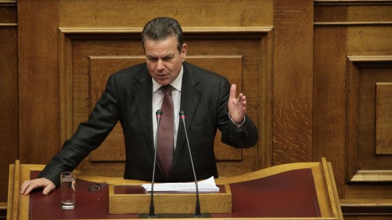 ο υφυπουργός Εργασίας και Κοινωνικής Ασφάλισης Τάσος Πετρόπουλος κατά τη συζήτηση του κρατικού Προϋπολογισμού για το 2017