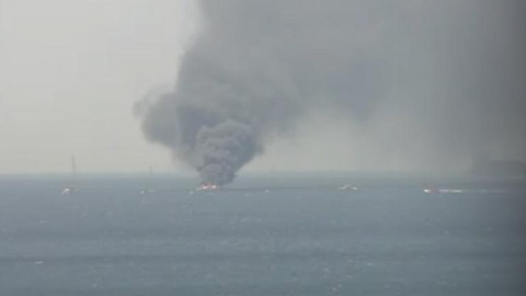 ΕΚΤΑΚΤΟ: Φωτιά σε θαλαμηγό ανοιχτά του Φαλήρου