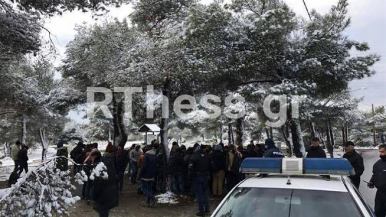Θεσσαλονίκη: Δεκάδες πρόσφυγες εγκαταλείφθηκαν από τους διακινητές τους στο περιαστικό δάσος του Σέιχ Σου