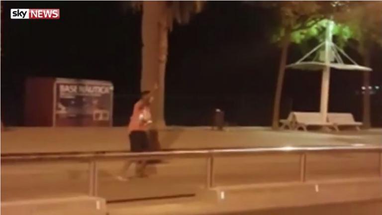 Βίντεο με τους αστυνομικούς να σκοτώνουν έναν από τους τρομοκράτες του Καμπριλς