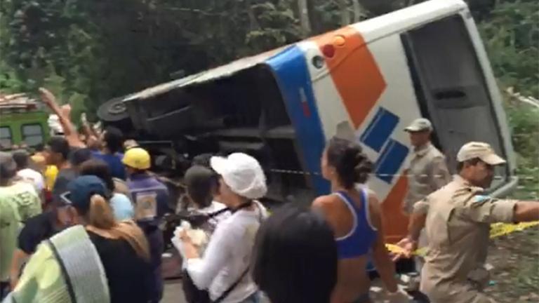 Τουλάχιστον 15 νεκροί από ανατροπή λεωφορείου στη Βραζιλία