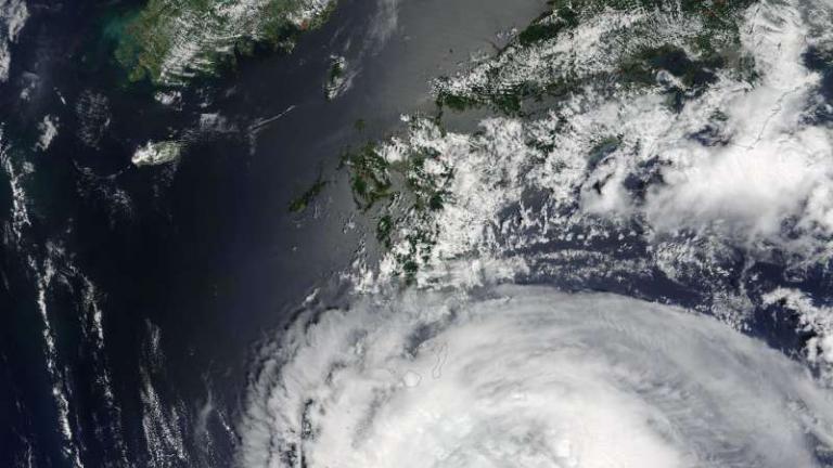 Οι Ιάπωνες αντιμέτωποι με τον τυφώνα Νόρου