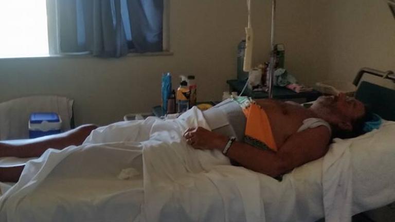 Συγκλονιστικές καταγγελίες Βρετανού ασθενή σε ελληνικό νοσοκομείο: Τον είχαν 5 μέρες μέσα στα ούρα του