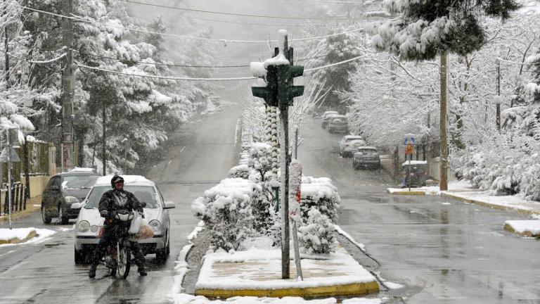 Επέλαση χιονιά σε όλη τη χώρα - Στα λευκά «ντύθηκε» η Αθήνα