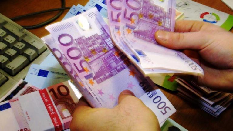 Πώς η κλήρωση του... πλαστικού χρήματος θα μοιράζει 1 εκατ. ευρώ στους πολίτες