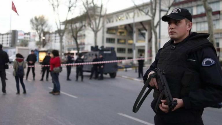 Κωνσταντινούπολη: Δύο νεκροί από επίθεση «μασκοφόρων»