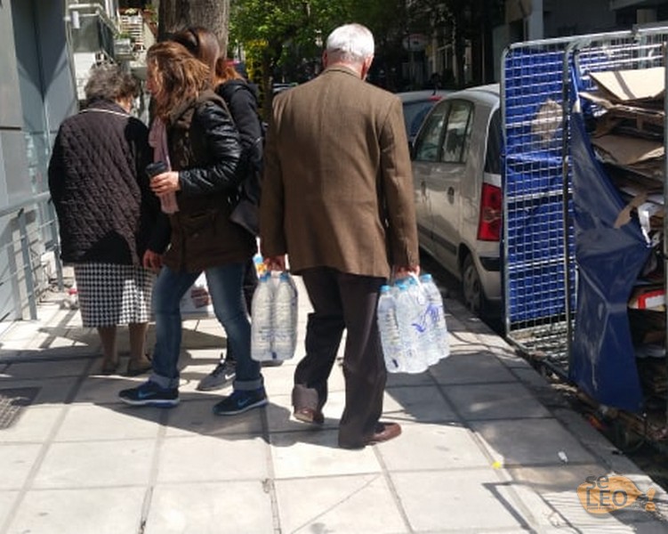 Στους δρόμους για να βρουν νερό οι Θεσσαλονικείς! (ΦΩΤΟ+ΒΙΝΤΕΟ)