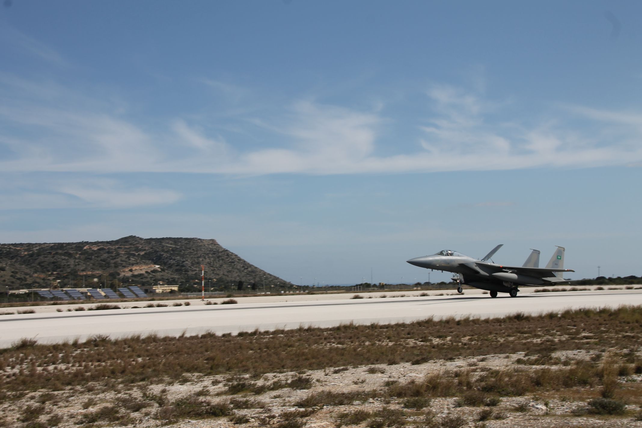 Προσγειωθήκαν σήμερα (13/3) στην 115 Πτέρυγα Μάχης της Σούδας τα έξι μαχητικά F-15C της Βασιλικής Αεροπορίας της Σαουδικής Αραβίας προκειμένου να συνεκπαιδευθούν για τις επόμενες δύο εβδομάδες με τις Ελληνικές Ένοπλες Δυνάμεις.  