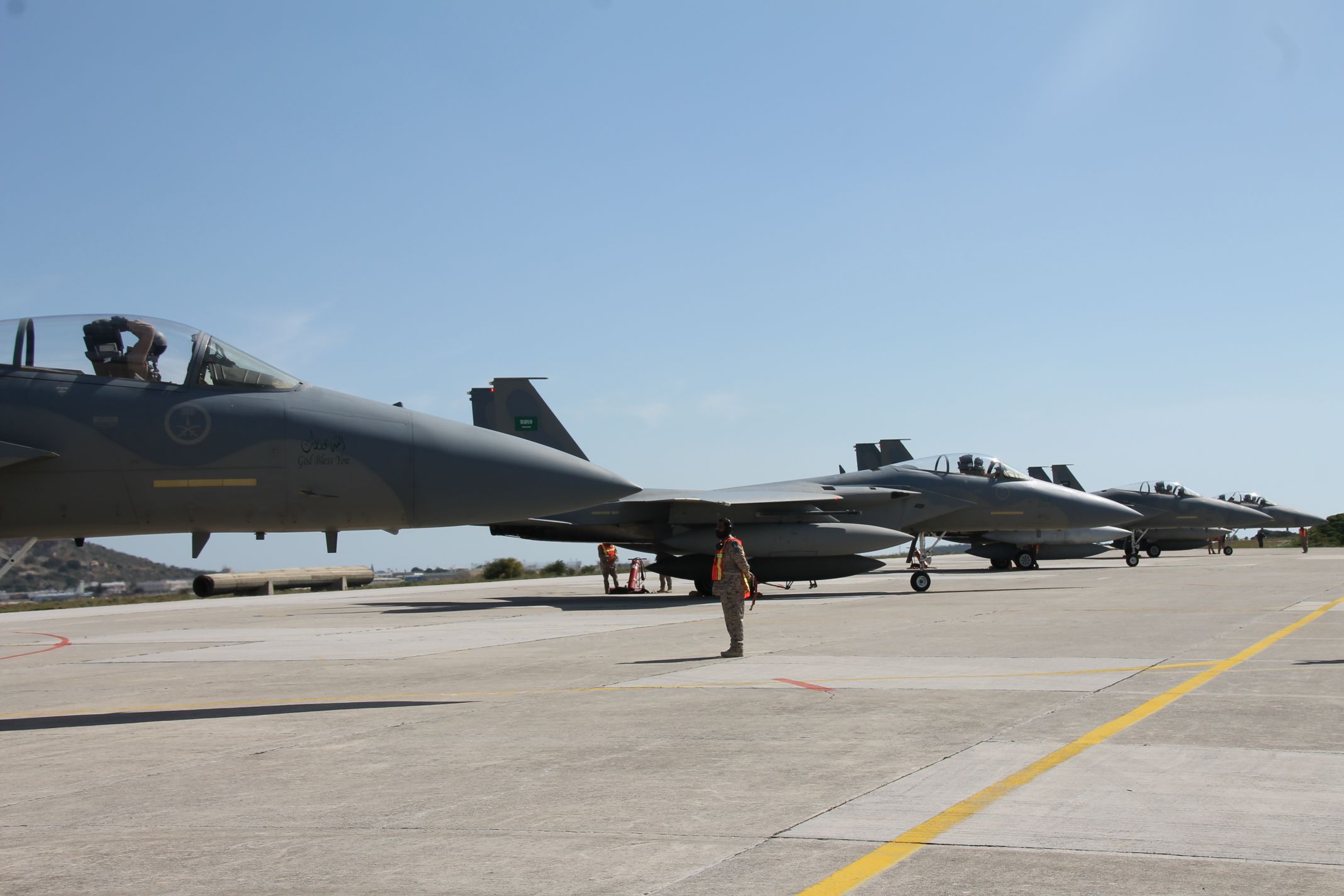 Προσγειωθήκαν σήμερα (13/3) στην 115 Πτέρυγα Μάχης της Σούδας τα έξι μαχητικά F-15C της Βασιλικής Αεροπορίας της Σαουδικής Αραβίας προκειμένου να συνεκπαιδευθούν για τις επόμενες δύο εβδομάδες με τις Ελληνικές Ένοπλες Δυνάμεις.  