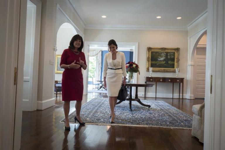 Η Μπέτυ Μπαζιάνα κέρδισε τις εντυπώσεις στον Λευκό Οίκο