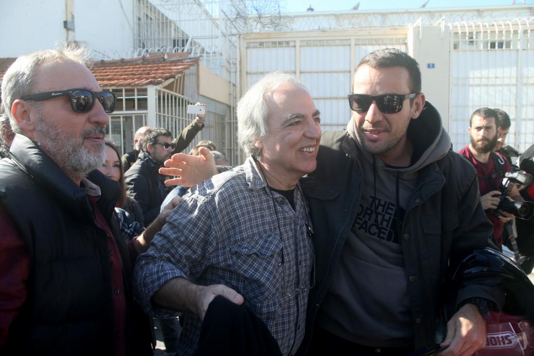 Ελεύθερος μετά από 15 χρόνια ο Δ. Κουφοντίνας με 48ωρη άδεια - Θύελλα αντιδράσεων για την άδεια στον «Λουκά» της «17Ν»
