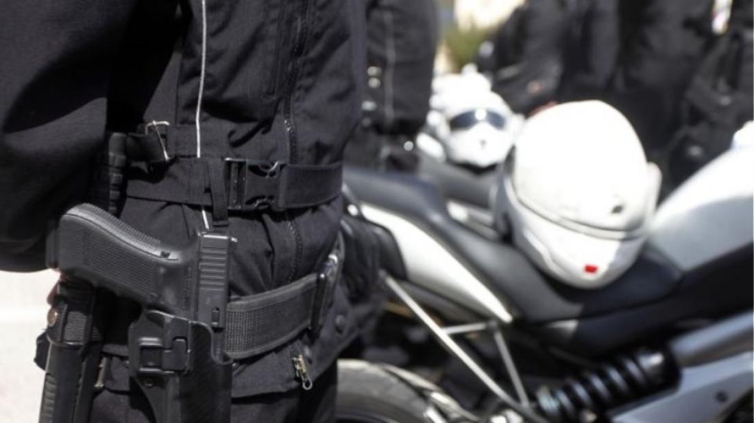 Αποτέλεσμα εικόνας για δεμενος σε καρέκλα