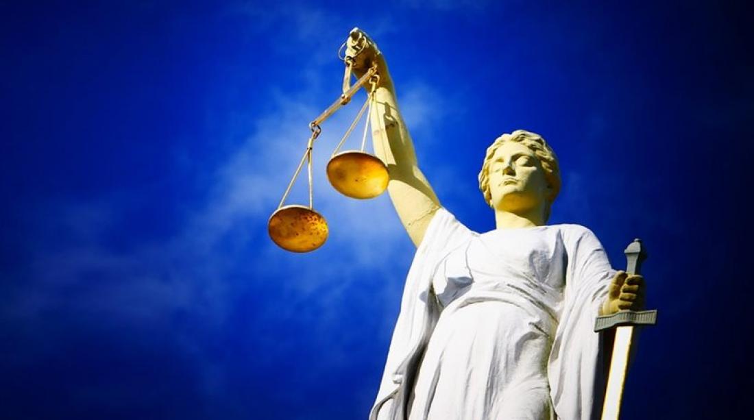 Ένωση Δικαστών και Εισαγγελέων για καθαρίστρια: Ο νόμος περί καταχραστών Δημοσίου πρέπει να αλλάξει