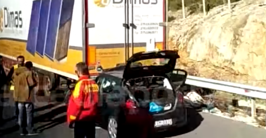 Τραγικό τροχαίο δυστύχημα στην Εθνική Οδό Αθηνών-Καλαμάτας-Άγνωστη η ταυτότητα των επιβαινόντων ιχ που σφήνωσε σε φορτηγό (video) 