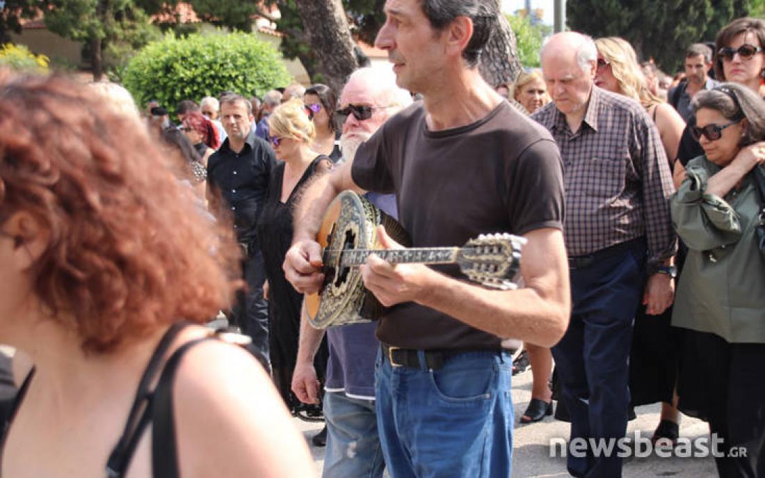 Το τελευταίο "αντίο" στον γιο του Μάρκου Βαμβακάρη, Στέλιο (photo)