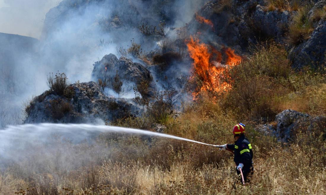 Φωτιά τώρα στην Ηλεία - Σε κίνδυνο 3 χωριά (ΒΙΝΤΕΟ ...