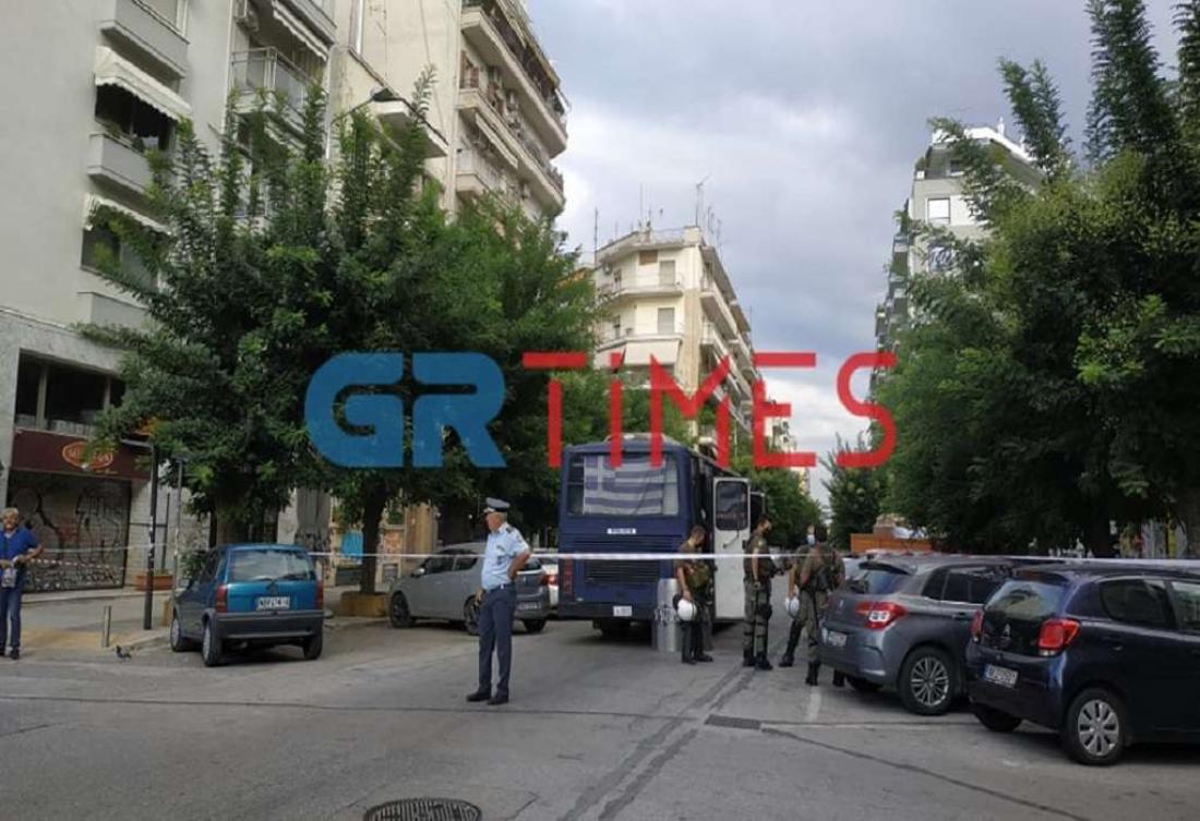Θεσσαλονίκη: Εμπρηστικοί μηχανισμοί εντοπίστηκαν στην κατάληψη - Διαμαρτυρία αντιεξουσιαστών (ΦΩΤΟ)