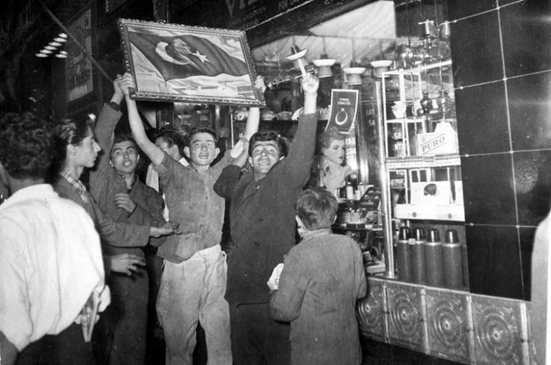 Τα Σεπτεμβριανά του 1955: Η τουρκική «Νύχτα των Κρυστάλλων» και το πογκρόμ  κατά των Ελλήνων της Κωνσταντινούπολης | ΔΙΕΘΝΗ | thepressroom.gr