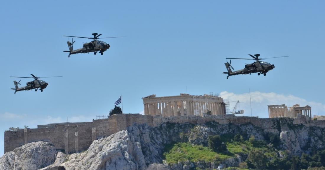 Η Αθήνα στολίζεται για τη μεγάλη παρέλαση της 25ης Μαρτίου