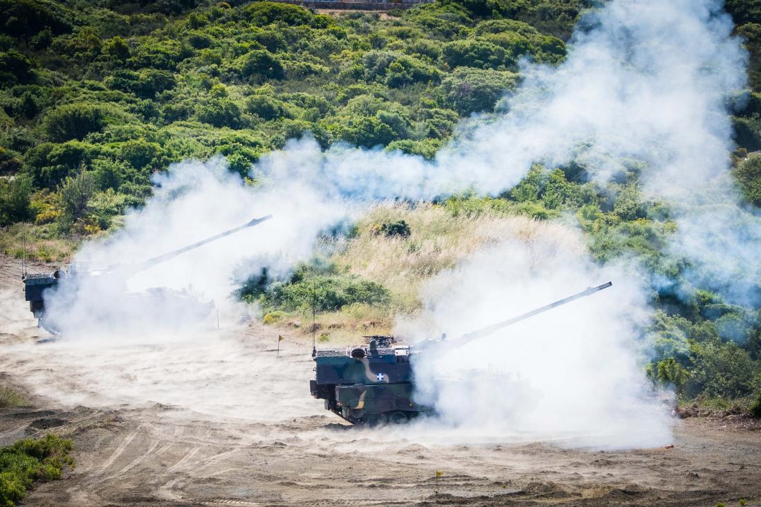 Φωτιά και ατσάλι: Εντυπωσιακές εικόνες από την άσκηση του πυροβολικού στην Ξάνθη (ΒΙΝΤΕΟ-ΦΩΤΟ)