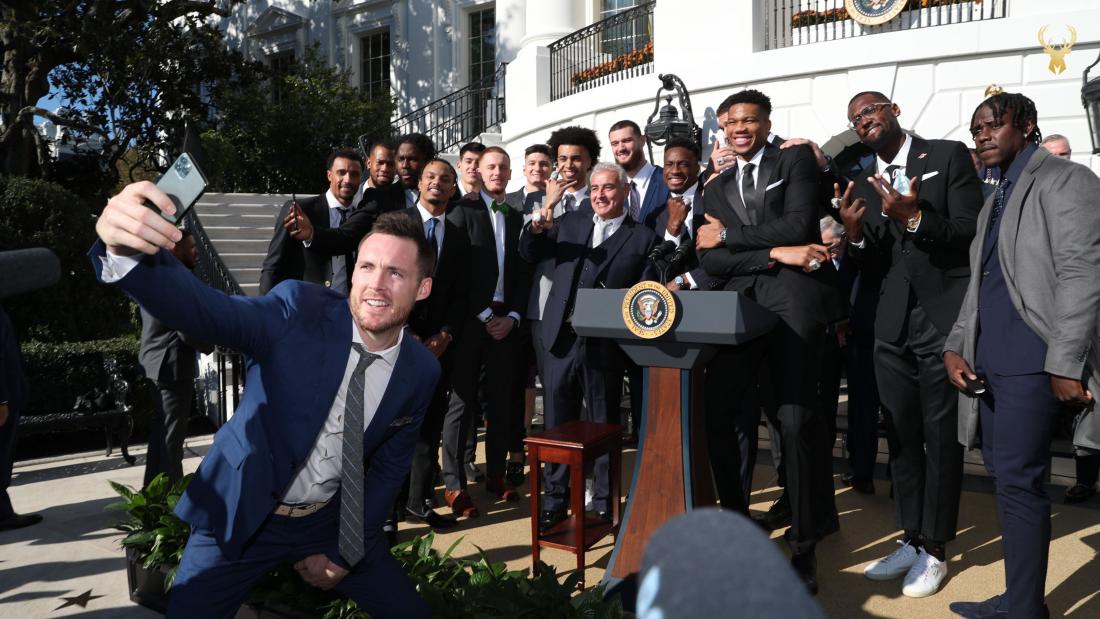 Στον Λευκό Οίκο οι πρωταθλητές Μιλγουόκι Μπακς - Αντετοκούνμπο από τα Σεπόλια στο Λευκό Οίκο