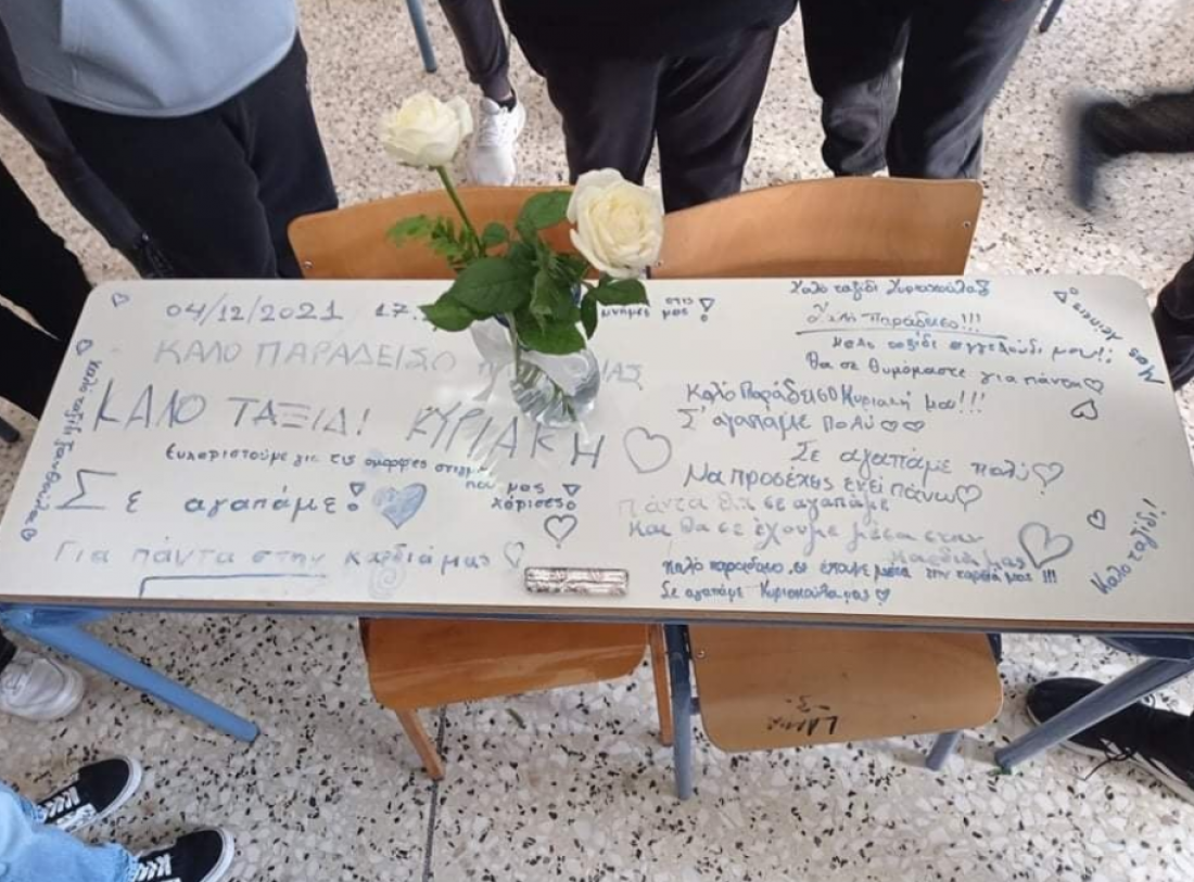 Θρήνος στην κηδεία της 14χρονης που πέθανε από κορονοϊό
