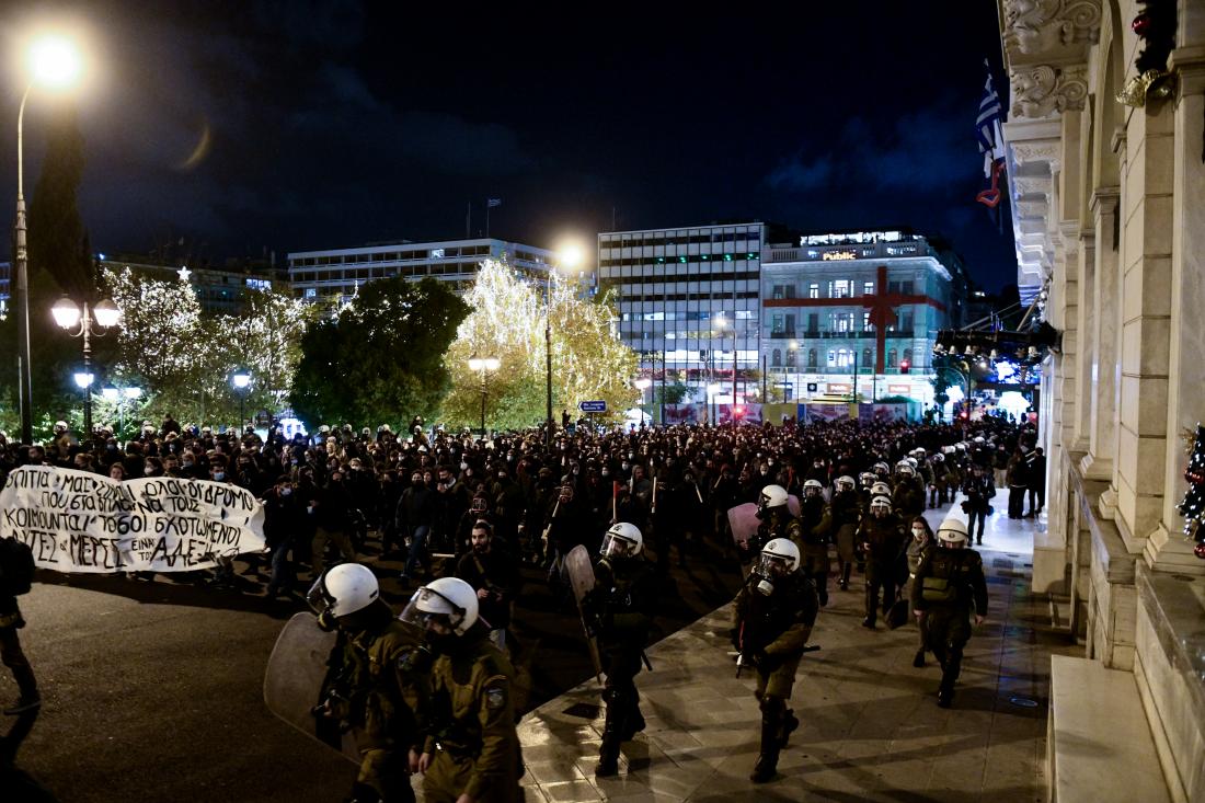 Πορεία για τα 13 χρόνια από την δολοφονία Γρηγορόπουλου - Διακοπή της κυκλοφορίας στο κέντρο της Αθήνας