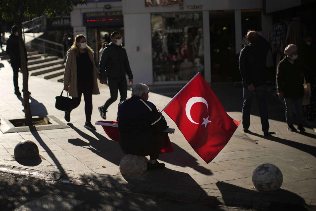 Με συνταγή…Ξέρξη αντιμετωπίζει ο Ερντογάν την τουρκική οικονομία