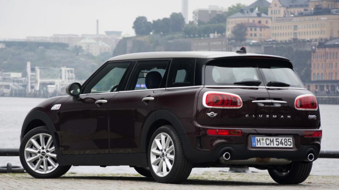 Στην πρώτη ψηφοφορία που έγινε χθες ( 18 Νοεμβρίου) , οι δημοσιογράφοι του ειδικού τύπου επέλεξαν τα δέκα από τα 17 αυτοκίνητα που έχουν εισαχθεί και διατίθενται στην ελληνική αγορά το τελευταίο 12μηνο