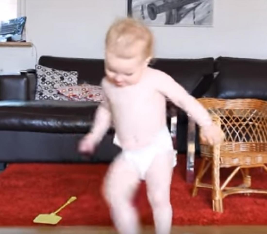Αυτό το μωρό έχει καλύτερες χορευτικές κινήσεις από εσένα! (ΒΙΝΤΕΟ)