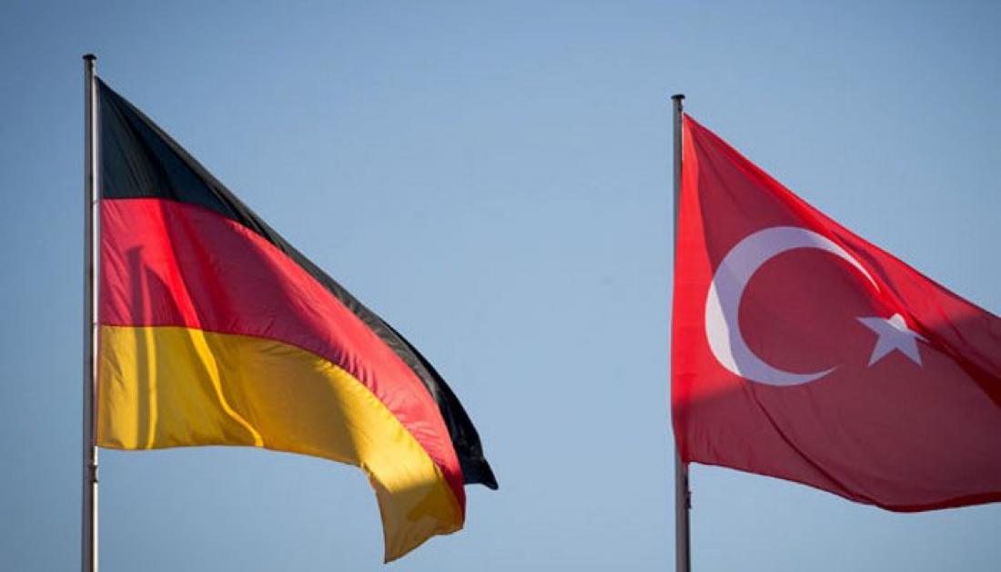 Η Γερμανία σημειώνει ότι η Ευρωπαϊκή Επιτροπή θα πρέπει να εξετάσει το ενδεχόμενο να διακόψει όλη την προενταξιακή βοήθεια προς την Τουρκία, αν παραστεί ανάγκη
