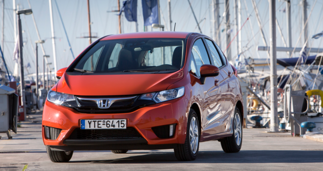 Στην πρώτη ψηφοφορία που έγινε χθες ( 18 Νοεμβρίου) , οι δημοσιογράφοι του ειδικού τύπου επέλεξαν τα δέκα από τα 17 αυτοκίνητα που έχουν εισαχθεί και διατίθενται στην ελληνική αγορά το τελευταίο 12μηνο