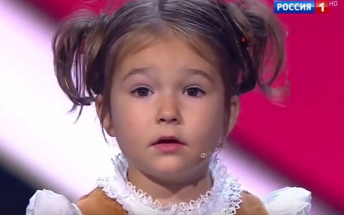 Είναι μόλις 4 αλλά μιλά 7 γλώσσες!
