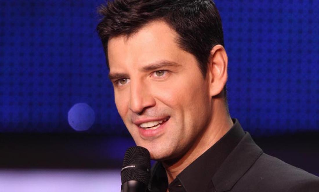 Sakis Rigas Ο Σάκης Ρουβάς ετοιμάζεται για τη συναυλία στο Πόρτο Χέλι | LIFESTYLE ...