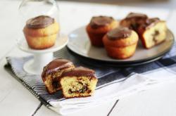 Τι θα φάμε σήμερα; Λαχταριστά muffins γεμιστά με τρουφάκια καρύδα - σοκολάτα