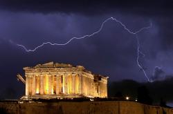 Η ελληνική οικονομία «έπεσε έξω» για 500 εκατ. ευρώ