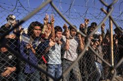 Καρτέλ πλαστών διαβατηρίων στην Ελλάδα ρίχνει πρόσφυγες στην Ευρώπη