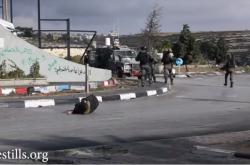 Σοκαριστικές εικόνες - Ισραηλινοί στρατιώτες πυροβολούν εν ψυχρώ Παλαιστίνιο που θεωρούν ότι είναι «ζωσμένος» με εκρηκτικά